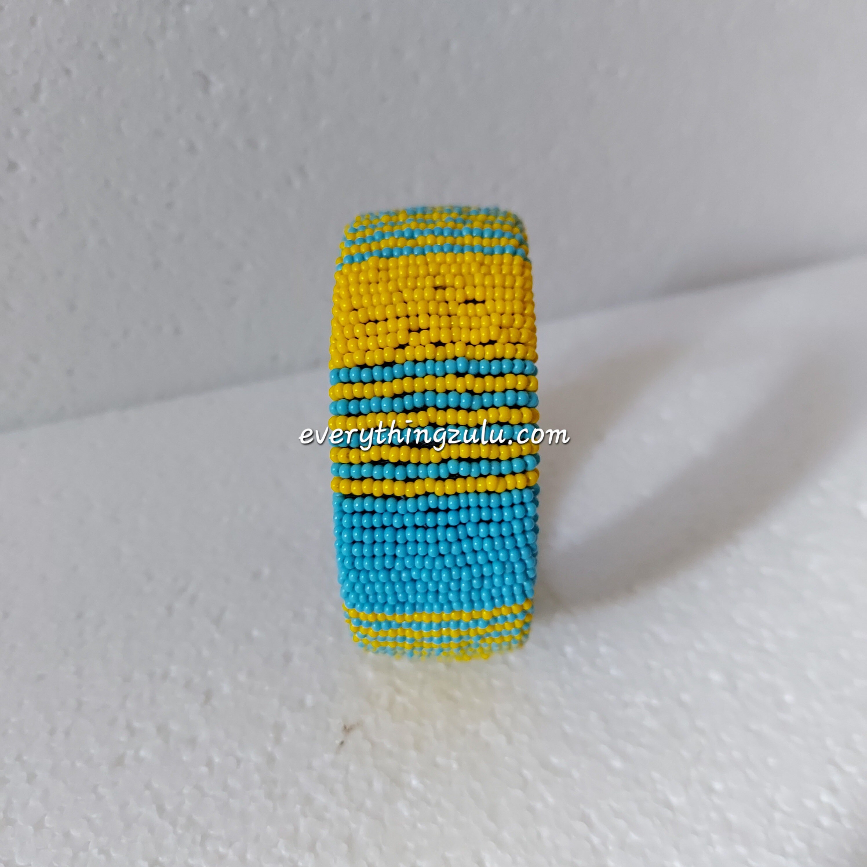 青と黄色のビーズのバングル。ズールー族のブレスレット - Etsy 日本