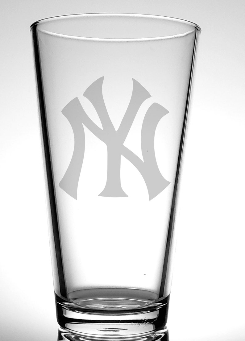 New York Yankees Custom Pint Glassmlb Beer Pintbirthday Etsy