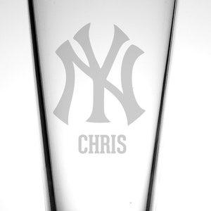 New York Yankees Custom Pint Glass-MLB Beer Pint-Birthday Gift-Dad Gift-Baseball Mom-Coach-Dad-Player-Sports Fan-New York-Diehard Yankee Fan