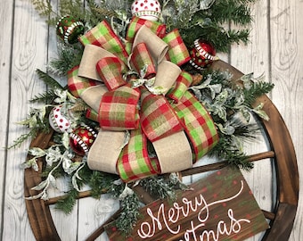 Red Winter Wreath-Farmhouse Wagon Wheel Red Wagon Wheel Wreath Vintage Farmhouse Wreath Christmas Wreath for Front Door Holiday Wreath Winter Decorative Wreath