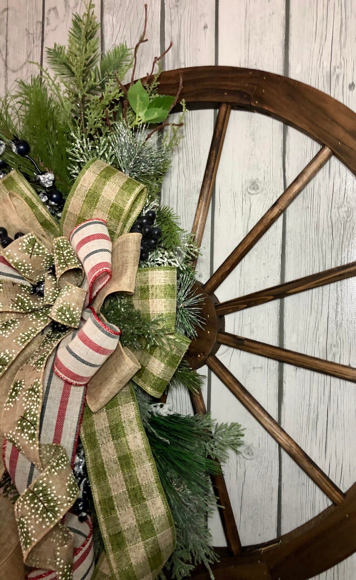 Wagon Wheel Decor Farmhouse Decor Winter Wall Decor Etsy