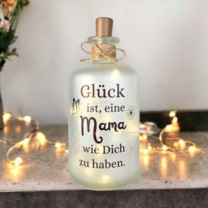 LED Flaschenlicht mattiert, Glück ist, eine Mama wie Dich zu haben, Geschenk Mama - Muttertagsgeschenk, Glasflasche beleuchtet mit Spruch, Geschenk Muttertag, Druckerino