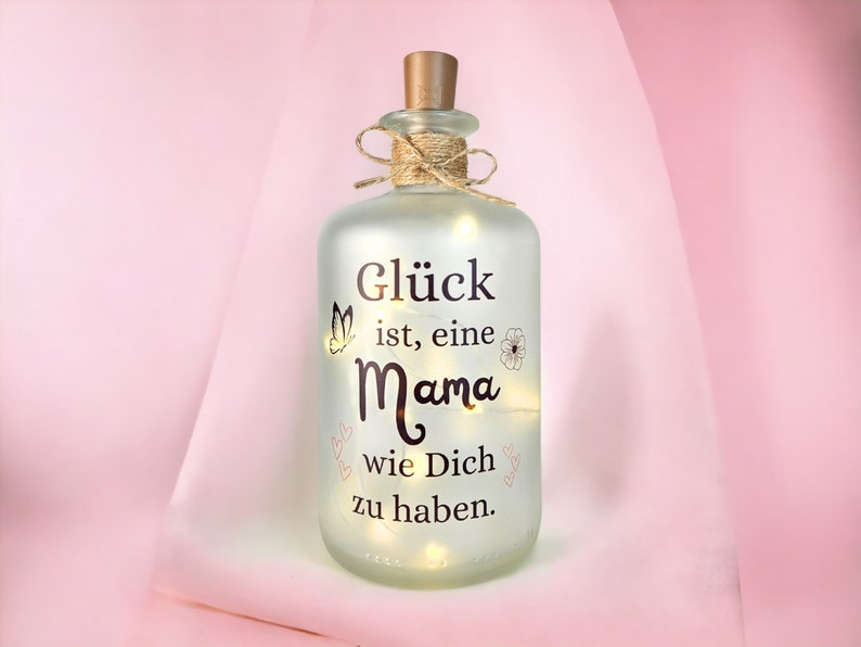 LED Flaschenlicht mattiert, Glück ist, eine Mama wie Dich zu haben, Geschenk Mama - Muttertagsgeschenk, Glasflasche beleuchtet mit Spruch, Geschenk Muttertag, Druckerino