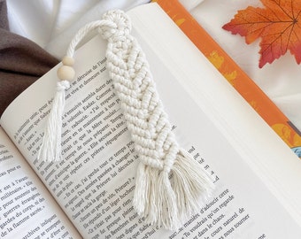 Macrame Bookmark, Book lover's gift, Planner Bookmark, Boho book accessory, , Cotton Bookmark, Macramé page marker, Holiday Gifts, Reading