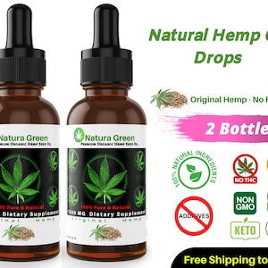 Può includere: Due bottiglie di vetro marrone di olio di semi di canapa biologico premium Natura Green, ciascuna contenente 1000 mg di integratore alimentare puro e naturale. Le bottiglie hanno un tappo contagocce nero e un'etichetta con un design a foglia verde. L'etichetta riporta anche "Canapa originale" e "Ingredienti 100% naturali".