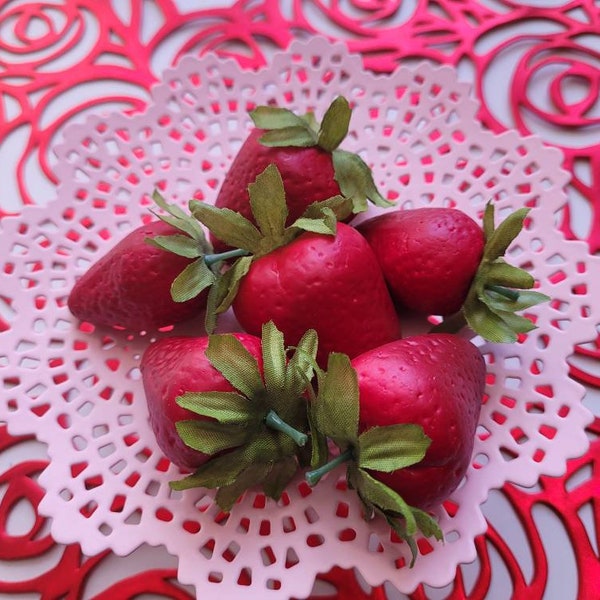 Fake Strawberries, Great for faux baking activities and fake bakes