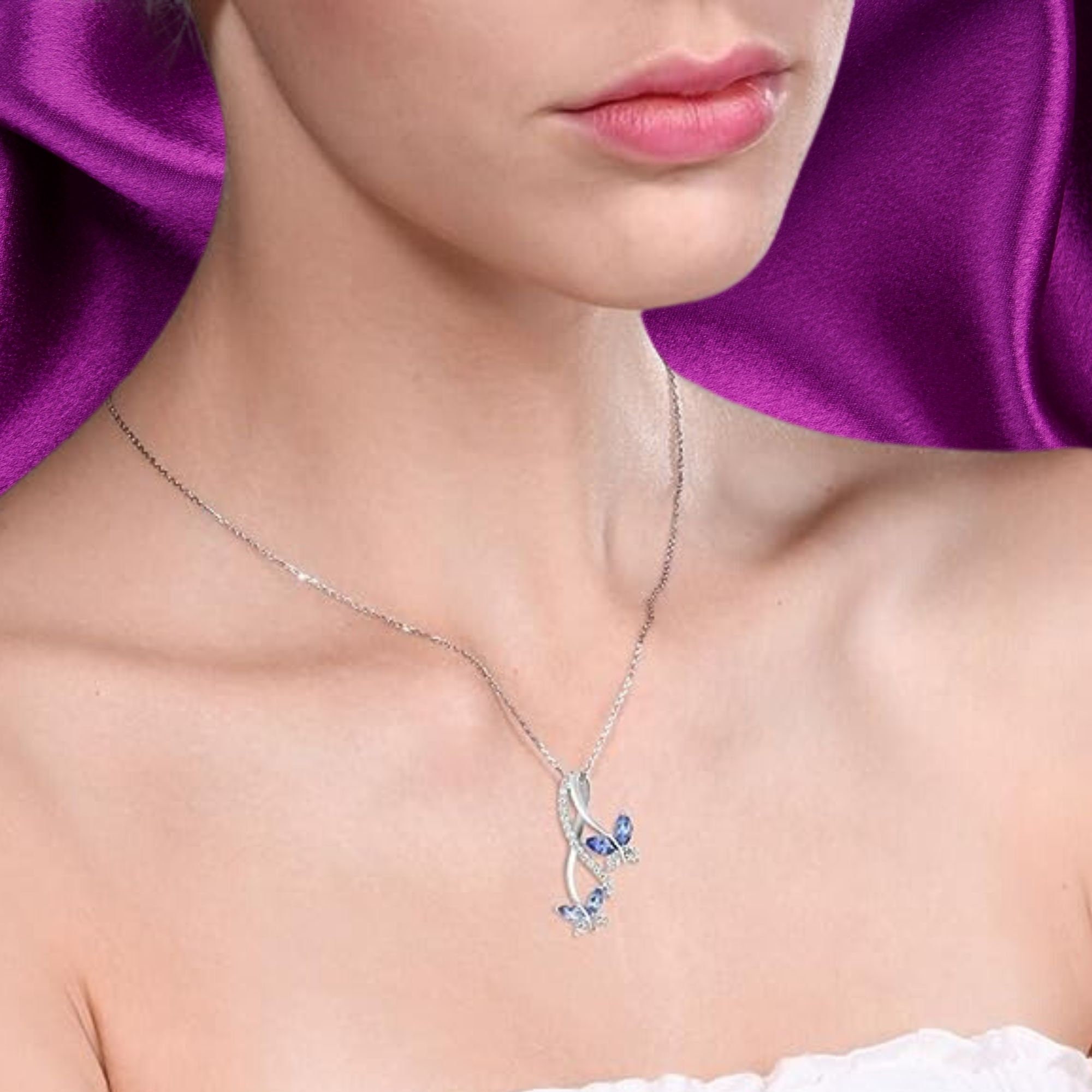 バタフライ スワロフスキーペンダント 美品 SWAROVSKI ネックレス 蝶