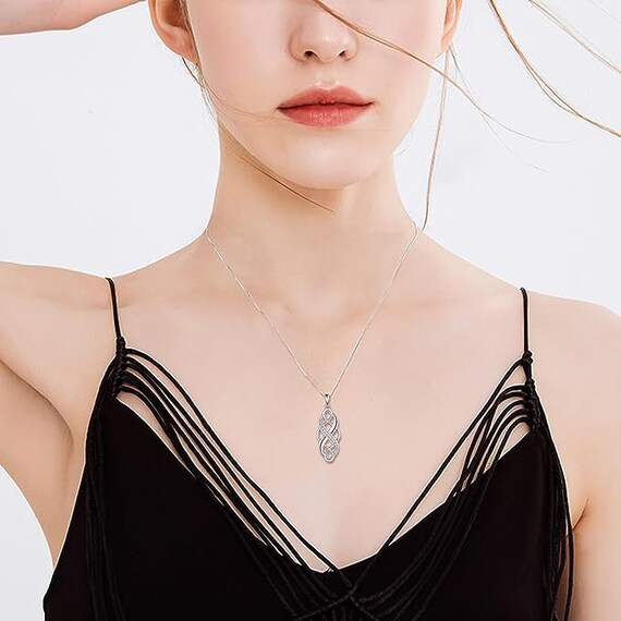 Collana con ciondolo a forma di nodo celtico in argento sterling fatto