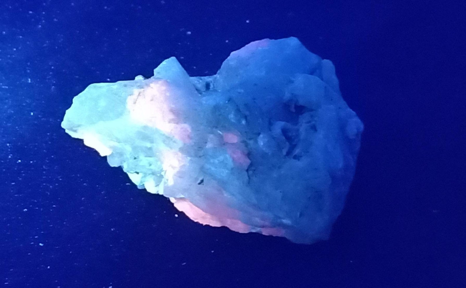 an-amazing-specimen-of-uv-reactive-tenebrescent-fluorescent-etsy