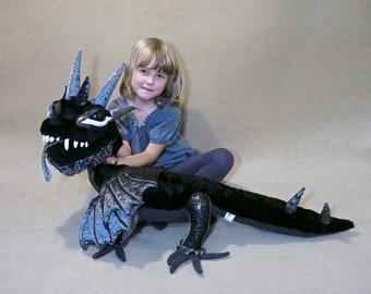 Schwarzer Drache Plüsch Handpuppe