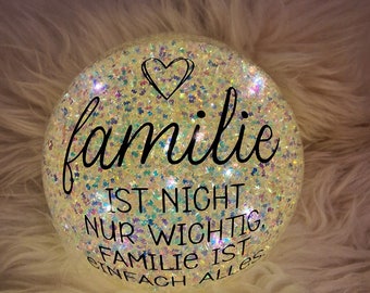 LED Glitzer Glaskugel Familie