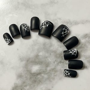 Cobweb Press On Nails: Goth Halloween False Nails