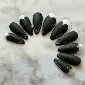 PRESS ON NAILS, Goth Press Ons, Silver, Metal, Heart, Reusable | False Nails | Fake Nails | Press-on Nails | Glue-on Nails |  Press Ons