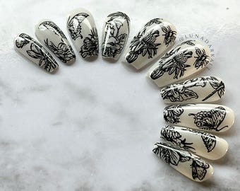 Gothic Press On Nails: Bug & Flower Design, Reusable False Nails