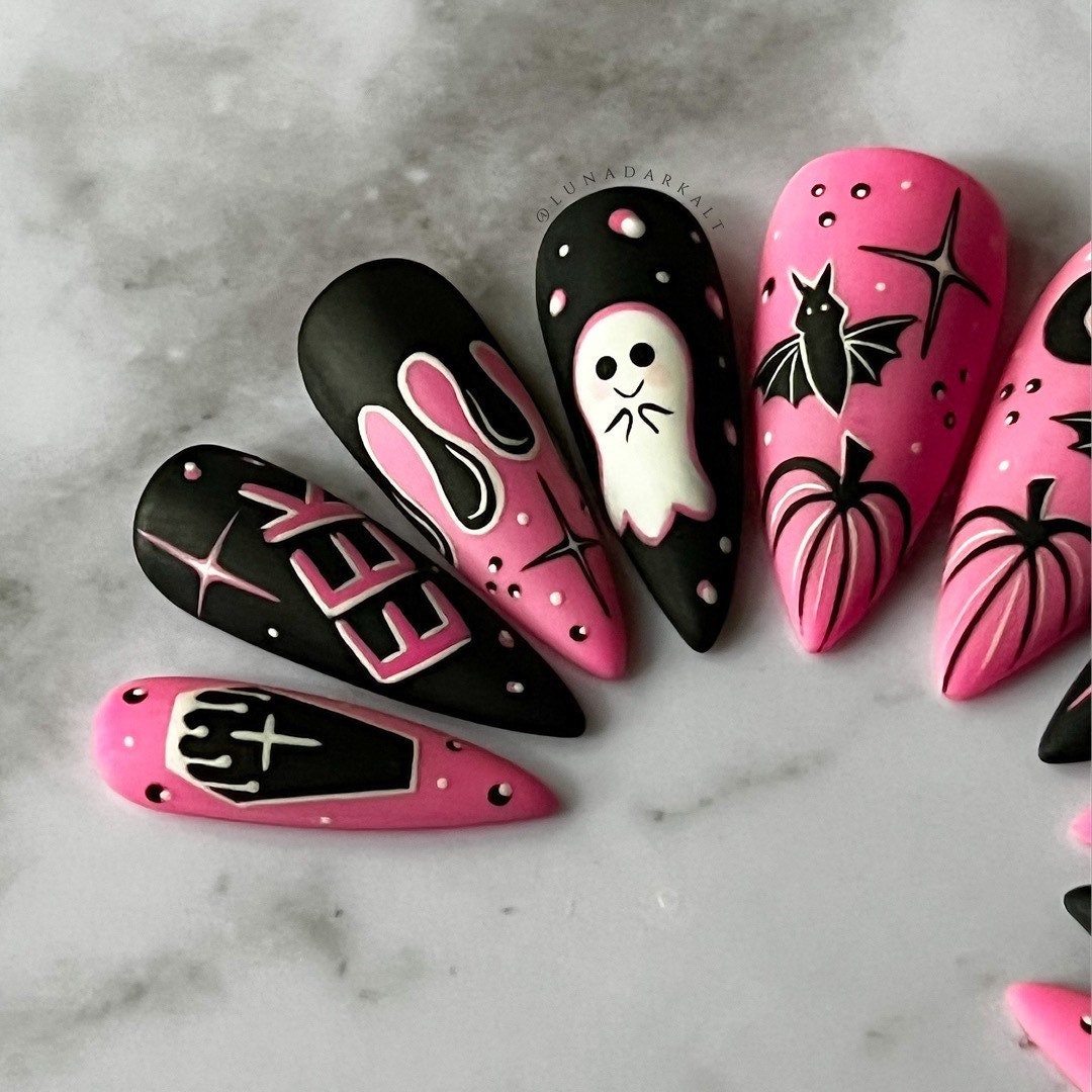 Try the Fusion of Kawaii and Goth in Nail Art for Halloween's Cutesy Look!