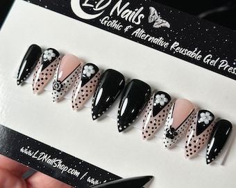 Gothic Daisy Press On Nails, Black and White Dotted Flower Nails, Goth Summer Nails, Witchy Nails, Reusable False Nails, Alternative Nails