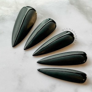Black on Black Widow Press On Nails, Gothic Claw Press Ons, Witchy Reusable False Nails