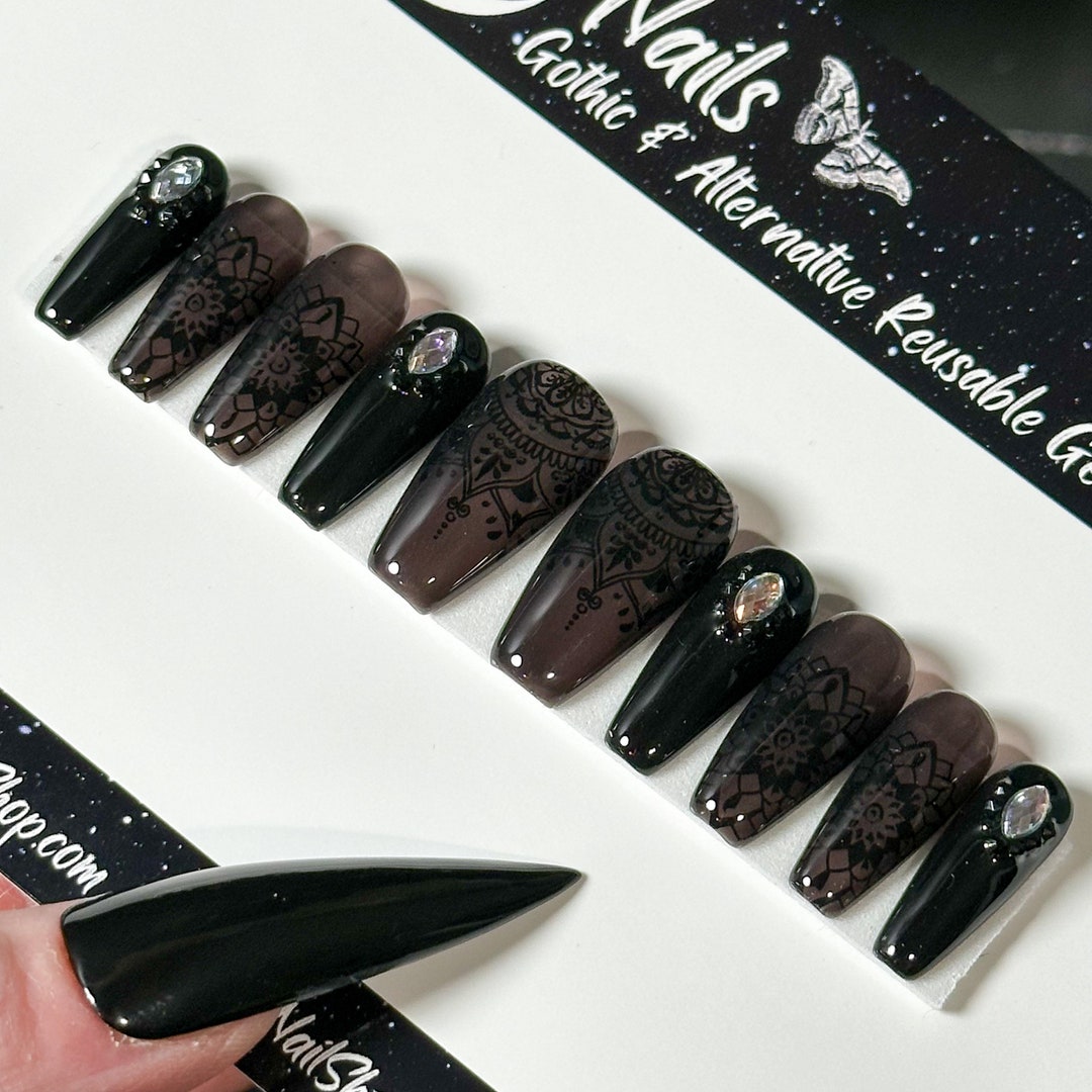 Gothic & Black – Belle Rose Nails