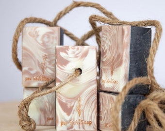 Savon détoxifiant au charbon / savon naturel / anti acné / 100% naturel / savon pour le visage et le corps / fait à la main / végane