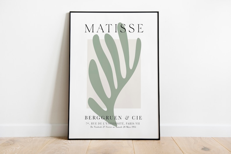 Op de afbeelding: Een zwart-witte poster met de tekst "MATISSE" bovenaan en "BERGGRUEN & CIE" onderaan. De poster heeft een groen abstract bladontwerp.