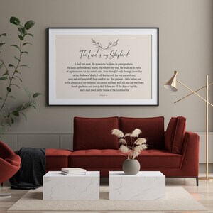 Puede incluir: Una impresi&oacute;n enmarcada con fondo beige y texto negro. El texto dice "El Se&ntilde;or es mi pastor" e incluye un vers&iacute;culo b&iacute;blico del Salmo 23. La impresi&oacute;n est&aacute; enmarcada en un marco negro y est&aacute; colgada en una pared.