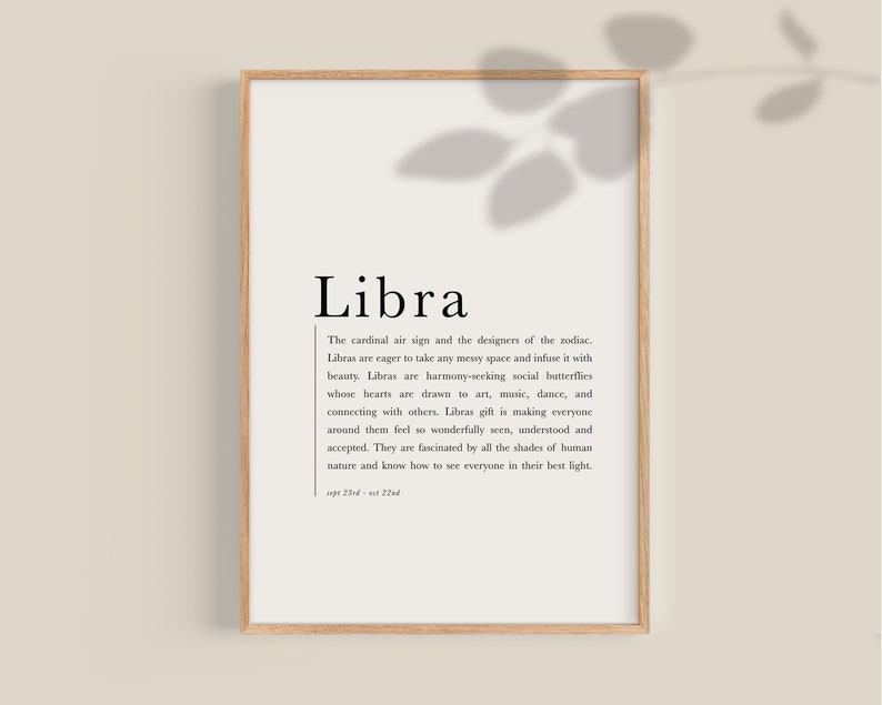 Pu&ograve; includere: Un poster stampabile in bianco e nero con la parola "Libra" in un grande font. Il testo descrive il segno zodiacale Bilancia come un cercatore di armonia e attratto dall'arte, dalla musica, dalla danza e dalla connessione con gli altri.