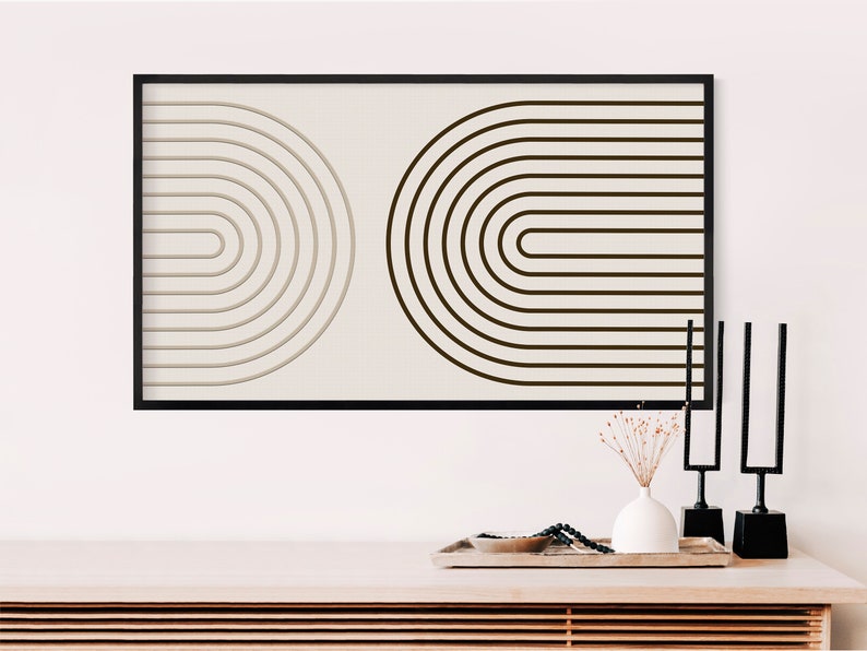 K&ouml;nnte beinhalten: Ein gerahmter abstrakter Kunstdruck mit zwei bogenf&ouml;rmigen Designs. Ein Bogen ist hellbeige, der andere dunkelbraun, beide auf cremefarbenem Hintergrund. Das Kunstwerk wird &uuml;ber einem Holztisch mit dekorativen Gegenst&auml;nden ausgestellt.