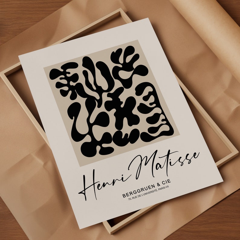K&ouml;nnte beinhalten: Ein abstrakter Kunstdruck in Schwarzwei&szlig; mit einem geometrischen Design und dem Text "Henri Matisse" und "Berggruen & Cie 70, Rue de l'Universite, Paris-VII."