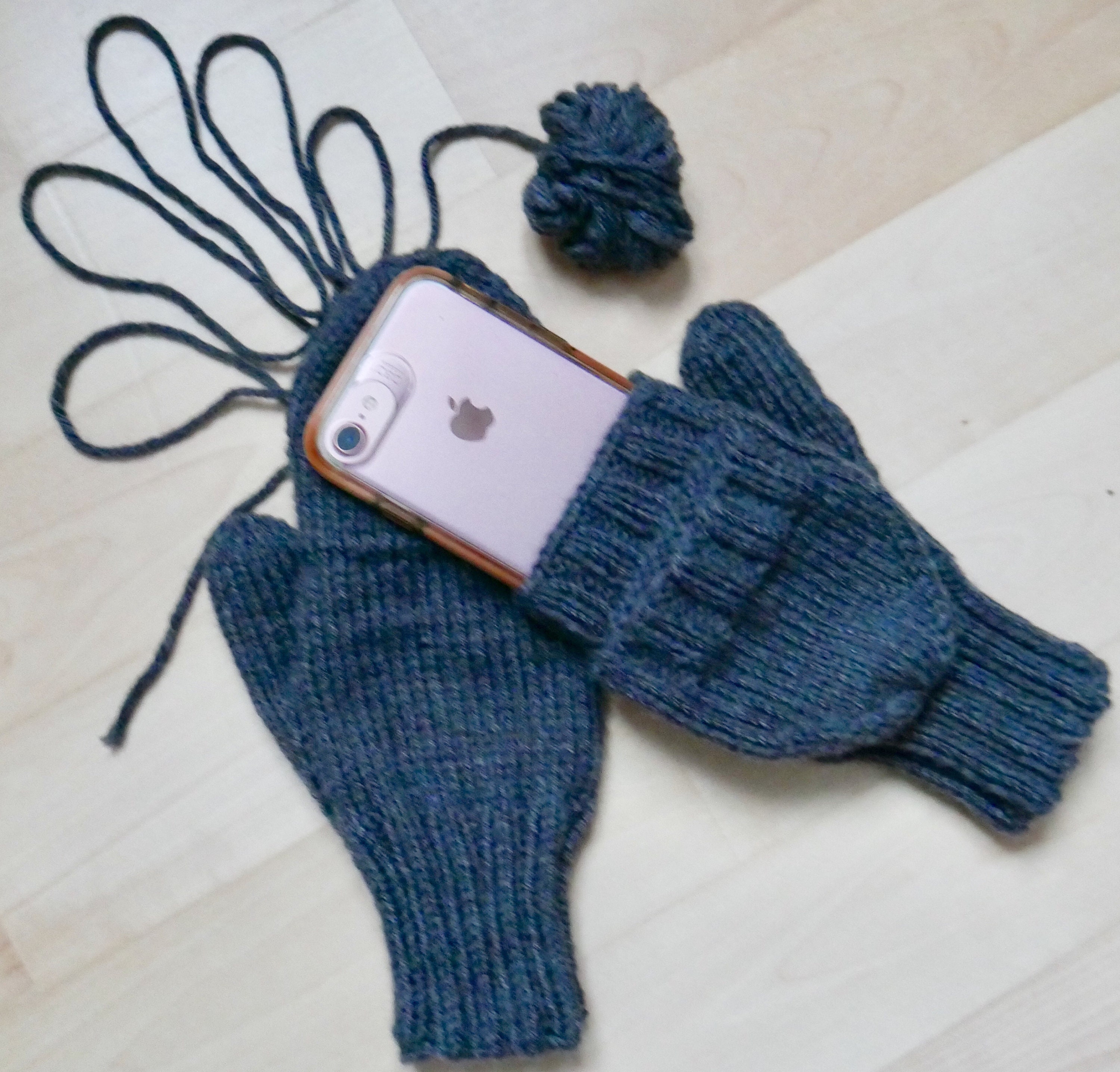 KNITTING PATTERN - Mittens with flap / In French
