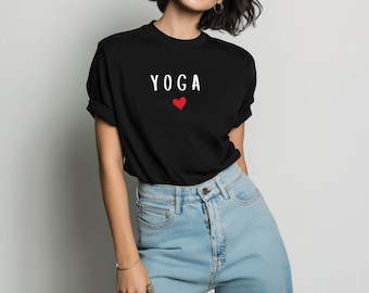 Camiseta minimalista de yoga con corazón: ropa para la atención plena y la meditación