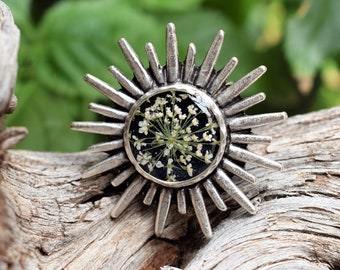 Lace Flower Sunburst Silver Ring. White Blossoms. Adjustable Size. Stylish Fashion Jewelry. Nature Inspired Mother's Day Gift