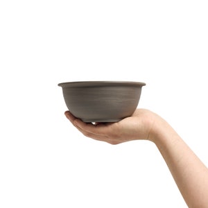 Handgefertigte kleine Schale 16 cm, Steinzeug-Töpferware, Salatschüssel, Müslischale. Bild 1