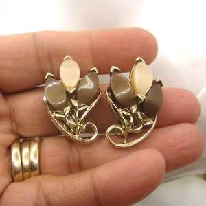 Vintage Brown & Beige Thermoset Clip Earrings image 2