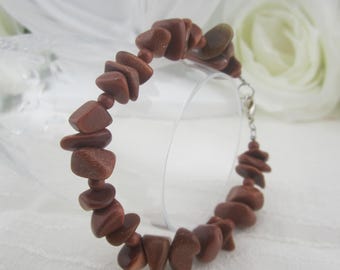 Pulsera de pepitas de piedra dorada