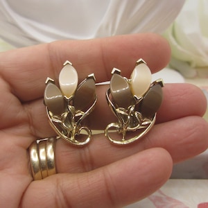 Vintage Brown & Beige Thermoset Clip Earrings image 1