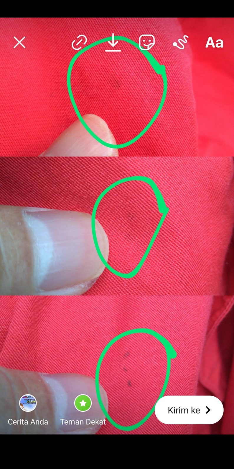 K&ouml;nnte beinhalten: Nahaufnahme eines roten Stoffes mit einem kleinen dunklen Fleck, der in Gr&uuml;n eingekreist ist. Der Stoff hat eine gewebte Textur.