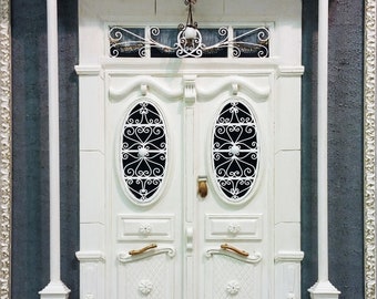 Entrance door of a mansion house