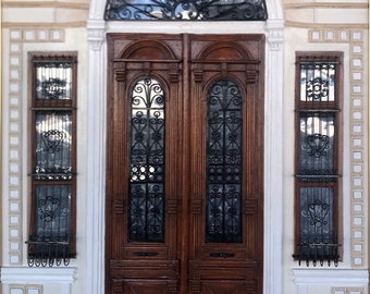 Traditional entrance door at Thessaloniki city