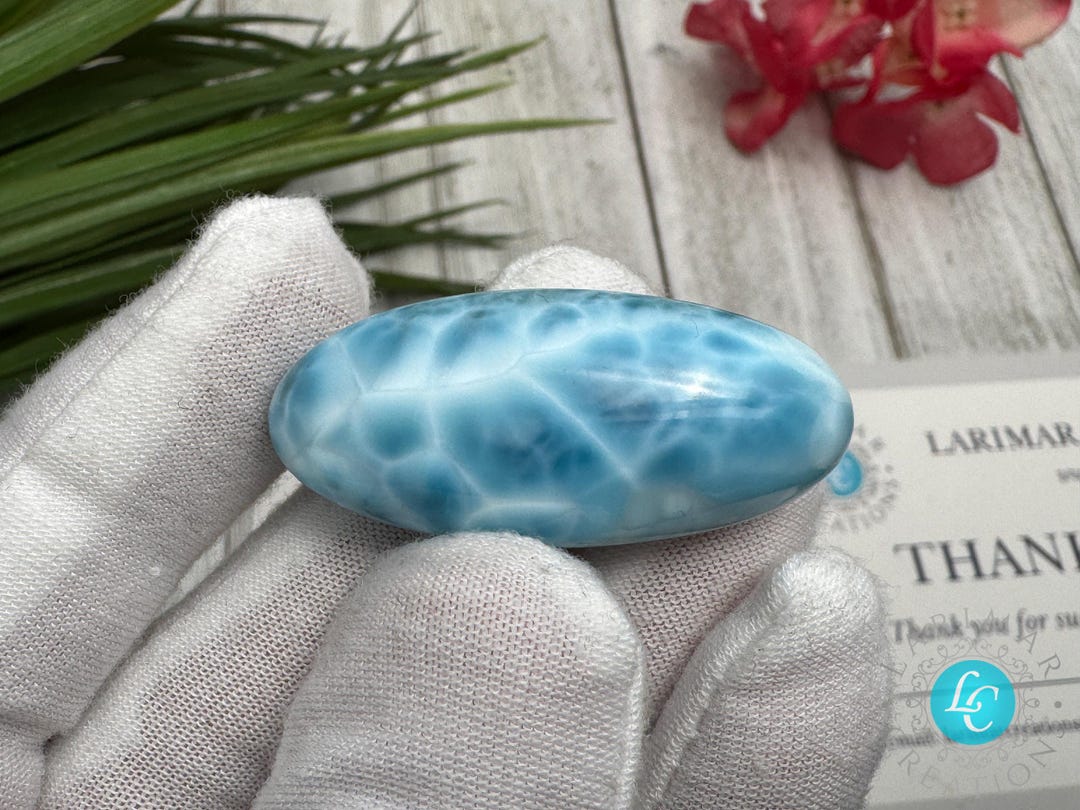Cabujón de larimar dominicano: piedra preciosa azul cielo