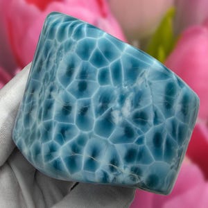 AAA polierter Larimar Cabochon - 475g großer blauer Atlantis Stein, hochwertiger Edelstein für die Schmuckherstellung oder Kristallsammler