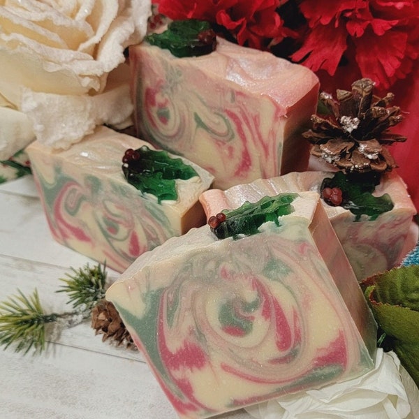 Holly Berry Spice Soap / Holly Berry Soap / Yule Soap / Winter Holiday Soap / Winter Spice / Christmas Soap / Gifts / Free Shipping