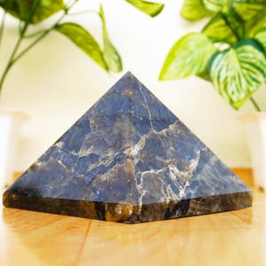 Green Labradorite Pyramid: Rainbow Flash Stone Mineral (95MM)