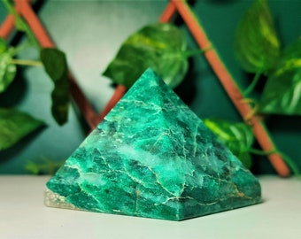 75MM Green Kyanite Stone Minerals Healing Metaphysical Egyptian Pyramid Valentine's Gift