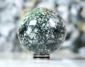 Esfera de ágata musgosa verde drusa: cristal curativo (60 mm, 300 g)