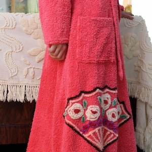 Gorgeous Vintage Style Chenille Robe, Deep Rose Fan Motif Old Hollywood Style Women&#39;s Bathrobe, Flattering Fit & Flare Silhouette, S/M