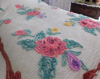 Prettiest Ever Vintage Cottage Rose Vanilla Cream Chenille Bedspread, Full Size