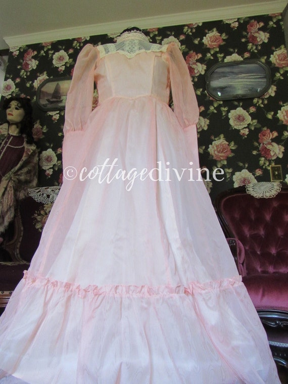 Gorgeous Glow Shimmery Peach Victorian Style Vint… - image 4