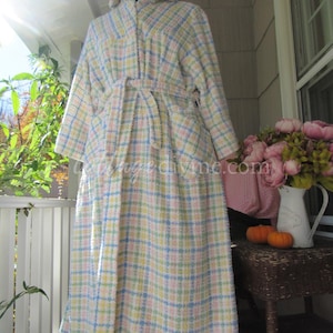 Grandma&#39;s Cozy Chenille Housecoat PLAID Vintage Chenille Robe 1960s Style Bathrobe, S/M