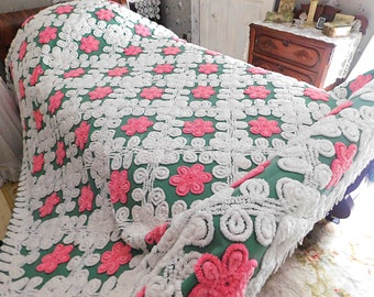 Magnificent Midcentury Vintage Chenille Bedspread, Lipstick Pink Roses on Rich Green with Plush White Swirls, 100% Cotton, FULL Size