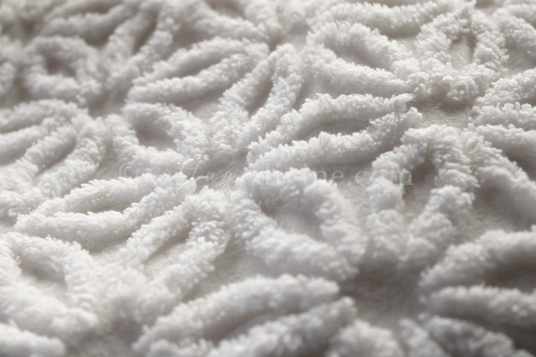 White Daisy Vintage Chenille Quilt Fabric, 20 X 24' Inch Piece, 100 Cotton, Versatile & Neutral